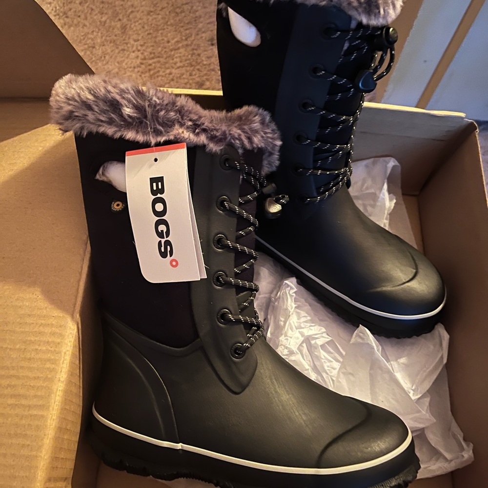 Bogs big kids size 5
